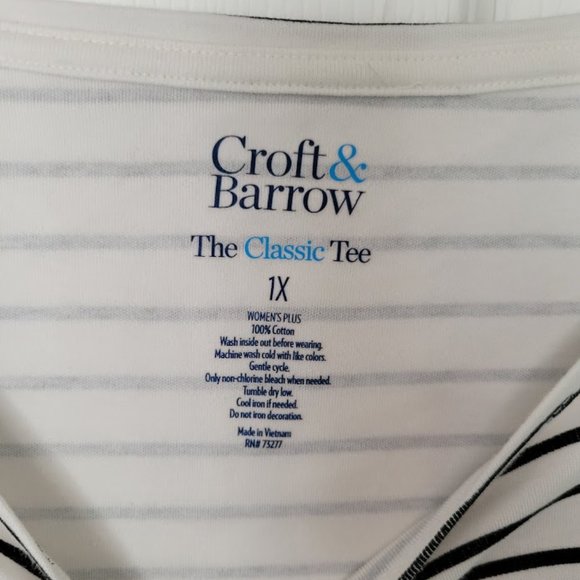 Croft & Barrow L/S striped holiday tee with wreath design Size 1X - Picture 4 of 5